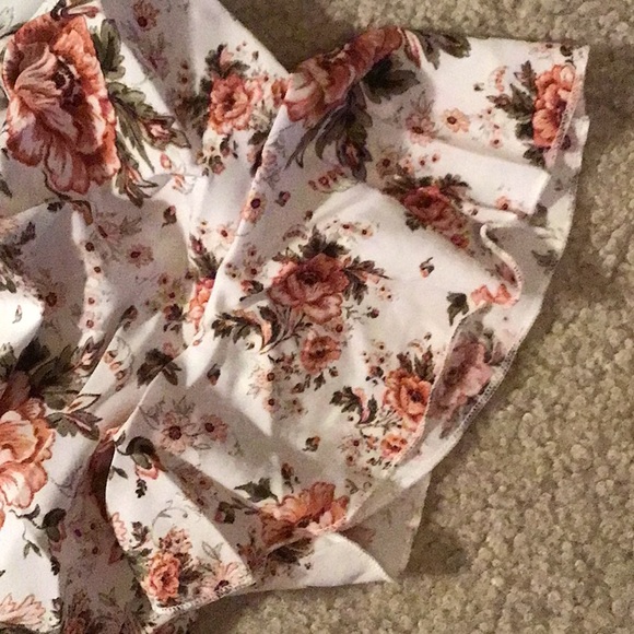 New, never worn SHEIN floral butterfly sleeve bodysuit - Picture 4 of 7